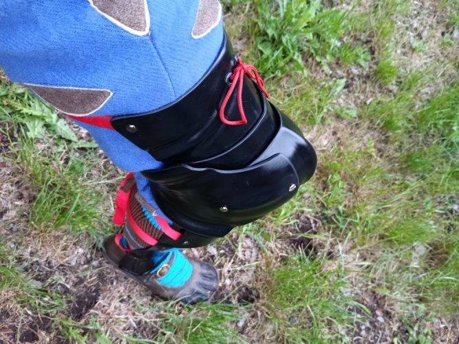 Knee protectors - winged
