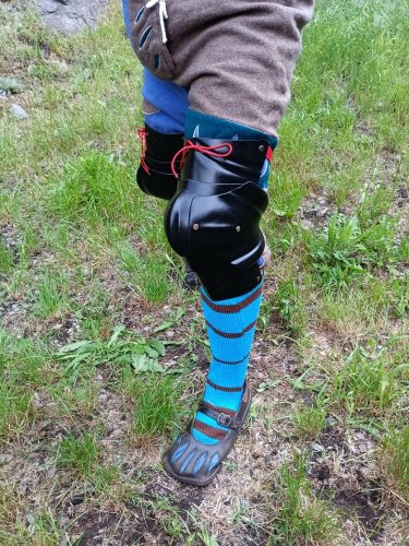 Knee protectors - winged