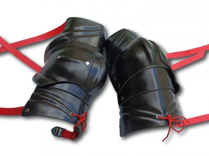 Knee protectors - winged